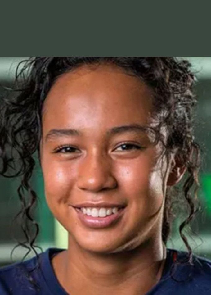 Leylah Fernandez head