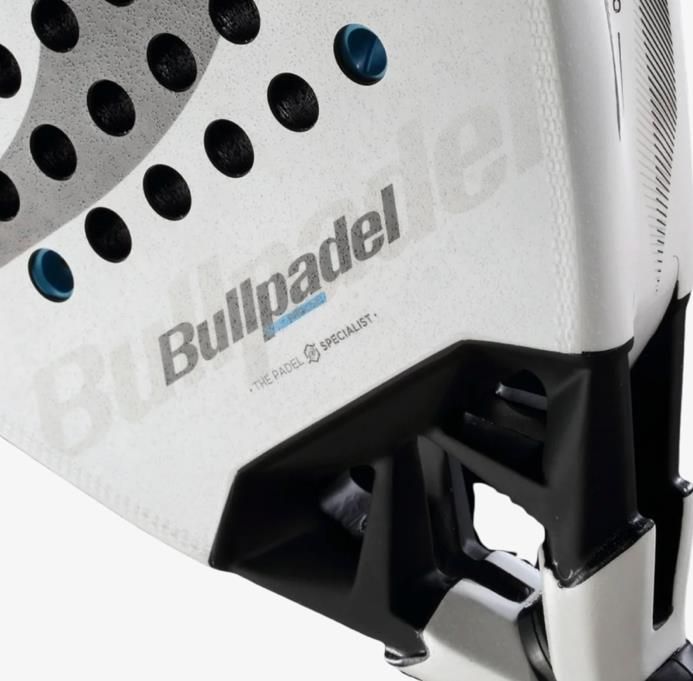Bullpadel Vertex 05 throat and frame detail