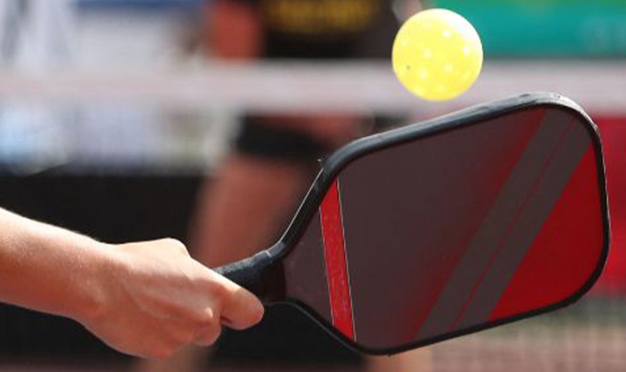 How To Correctly Hold a Pickleball Paddle?